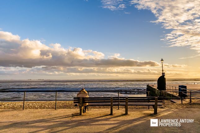 Flat 5, 19-21 Thames View, Grand Parade, Leigh-on-Sea photo 4