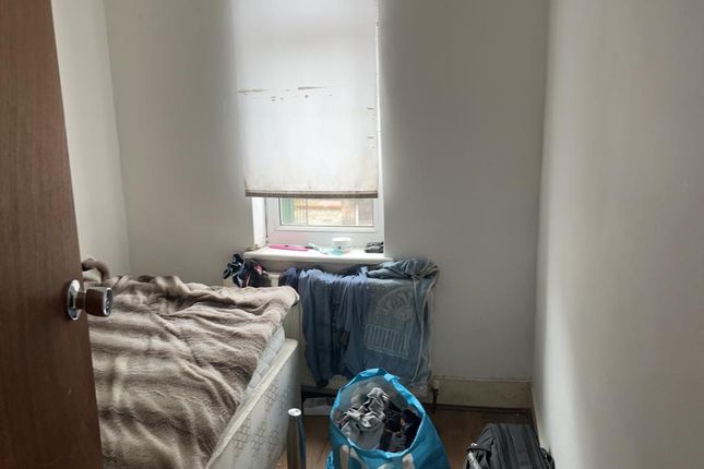 195, Grantham Road, London photo 4