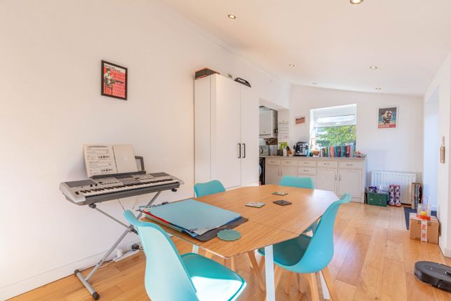 23, Grange Avenue, West Yorkshire photo 4