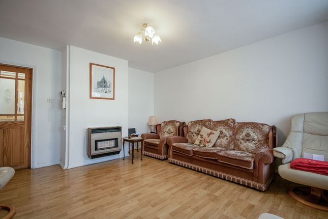 46 Lowick Gardens, Peterborough photo 4