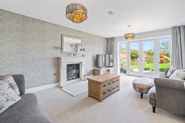 12, Fletcher Close, Tewkesbury photo 4