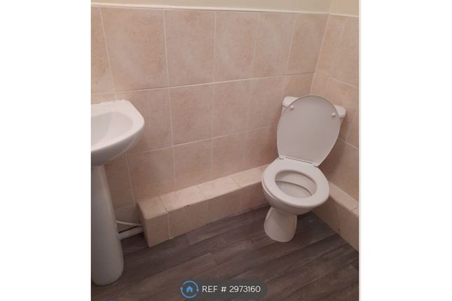 Flat, County Road Walton, Liverpool photo 3