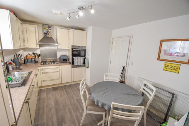 5, Whitefield Way, Brentwood photo 2