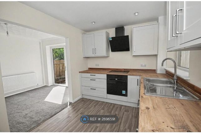 Clare Close, Earls Barton, Northamptonshire photo 4