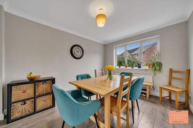 6 Clos Pandy, Caerphilly photo 4