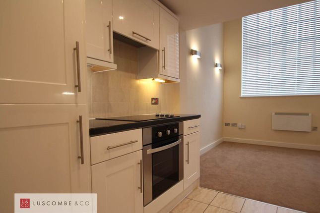 Flat to rent in Clarence Place, Newport