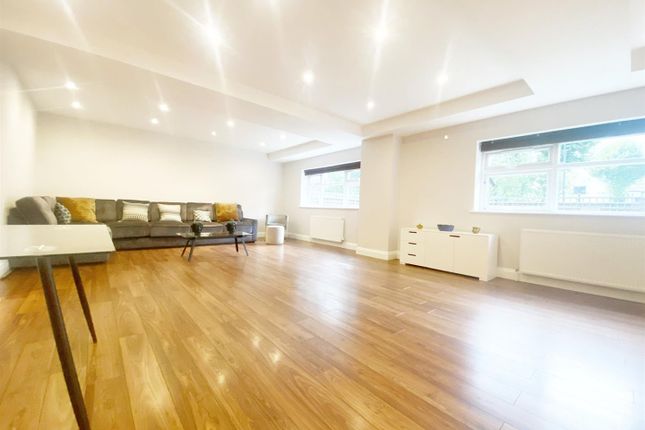 Thumbnail Town house to rent in Belsize Road, London