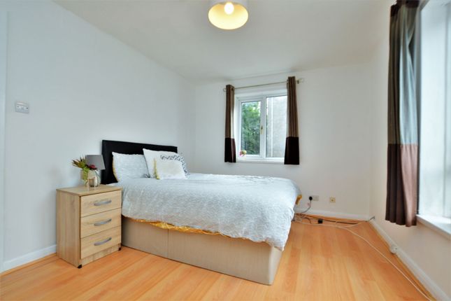 Room to rent in Star Road, Isleworth