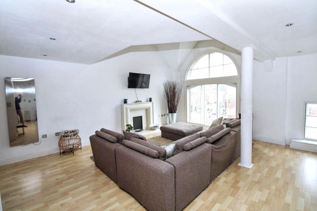 33, Wolverhampton photo 2