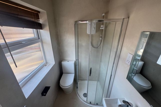42 Granville Road, Luton photo 3