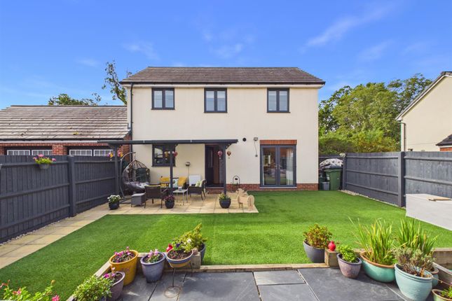11, Willow Edge, Gloucester photo 3