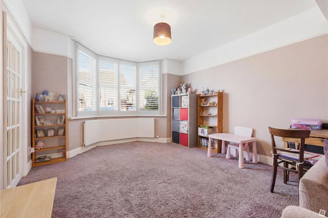 20, Jersey Gardens, Wickford photo 4