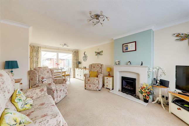 7, Hawthorn Crescent, Worthing photo 3