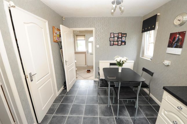15, Wendron Way, Bradford photo 4