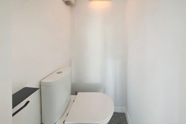 71, Tintern Avenue, London photo 4