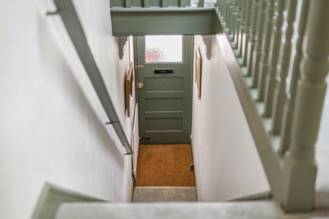 22a, Fieldhouse Road, London photo 4