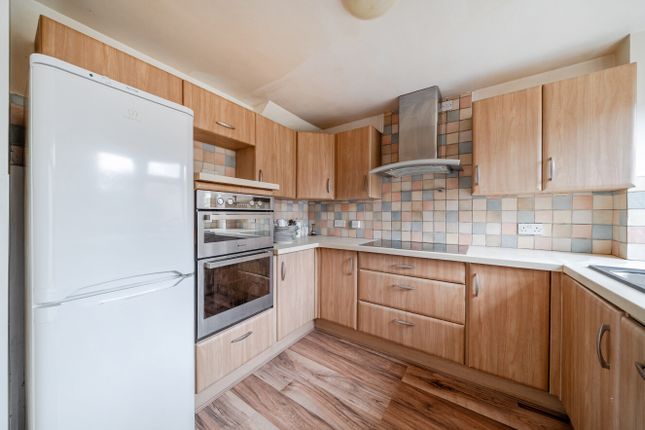 4, Dandelion Close, Hampshire photo 4