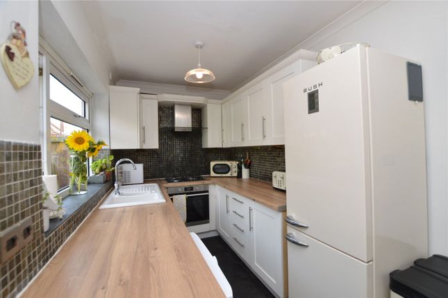 58, Green Lea, Leeds photo 3