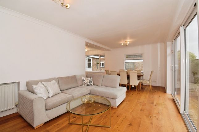 20, Belleville Drive, Leicester photo 2