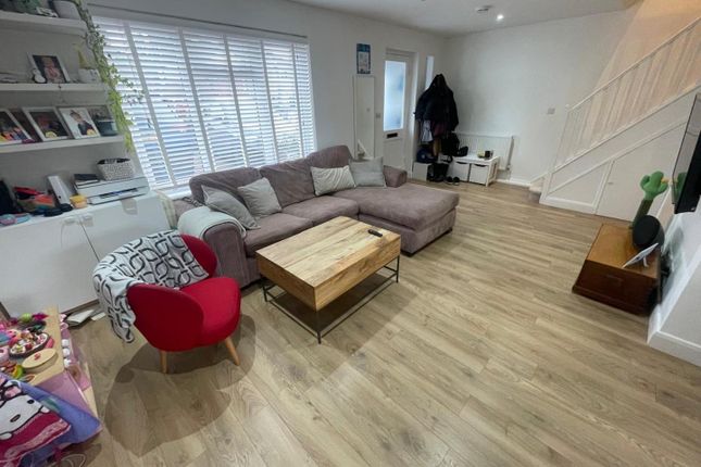 39, Salcombe Gardens, Mill Hill photo 2