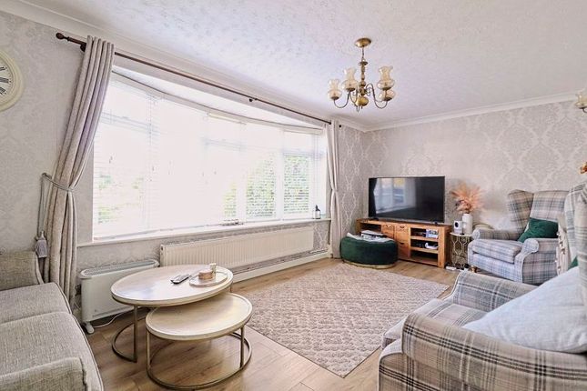 3, Holt Farm Way, Rochford photo 2