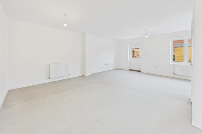3, The Five Acres, Gloucester photo 3