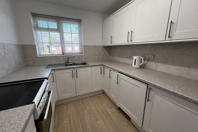 43, Waters Drive, Staines photo 2