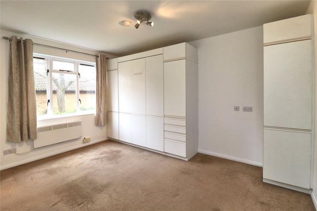71, Tintagel Way, Woking photo 3