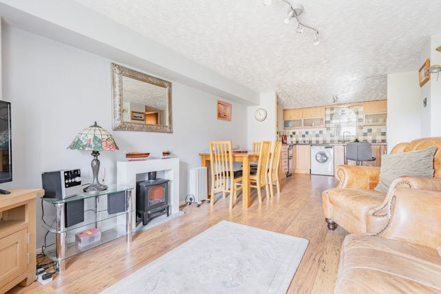 4 Swonnells Court, Lowestoft photo 4