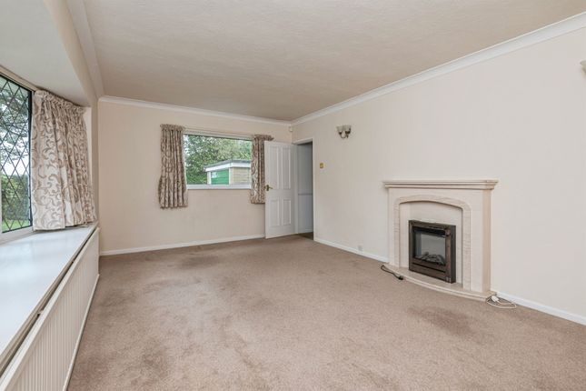 8, Bankfield Park Avenue, Huddersfield photo 3