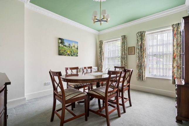 19, The Avenue, Northwood photo 3