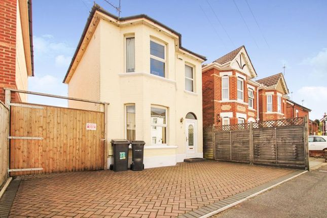 Detached house to rent in Leslie Road, Winton, Bournemouth