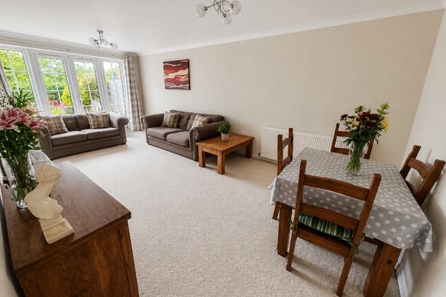 101 Cranbrook Drive, Maidenhead photo 3