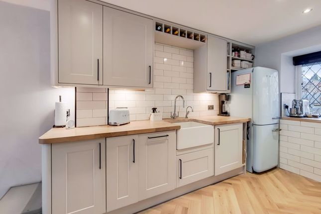 103, Aveling Close, Purley photo 4