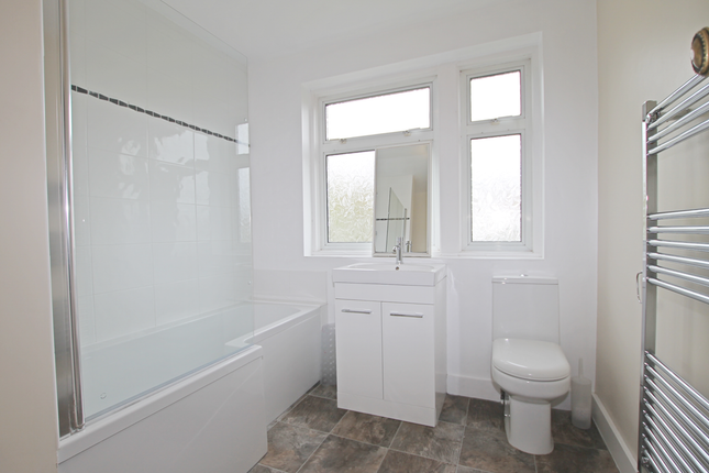 17, Meadow Close, London photo 5