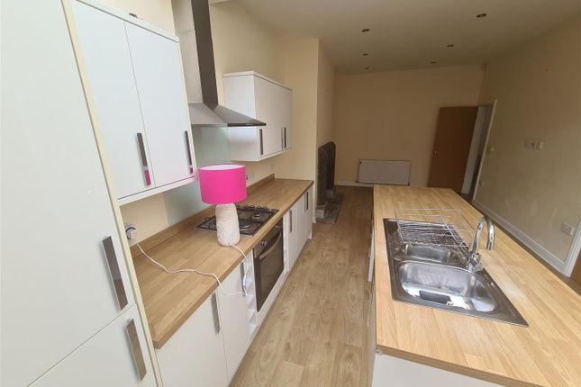 470, Oldham Road, Middleton photo 5