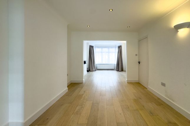 95 Francklyn Gardens, Edgware photo 5