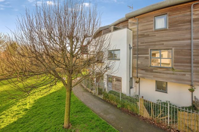 5-bed terraced on 49, Endeavour Court, Plymouth, £200,000