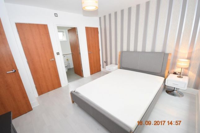 Flat for sale in Alscot Road, London
