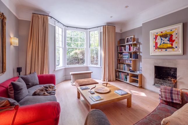 19, Kingswood Avenue, London photo 2