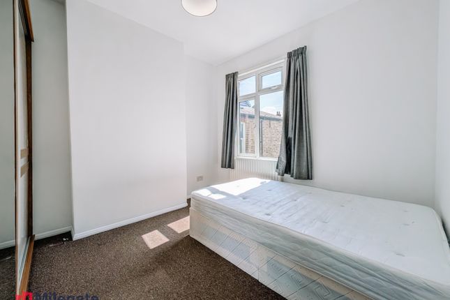 First Floor Flat 176, Wellfield Road, London photo 3