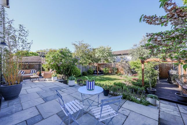 3, Fairview Gardens, Leigh-On-Sea photo 3