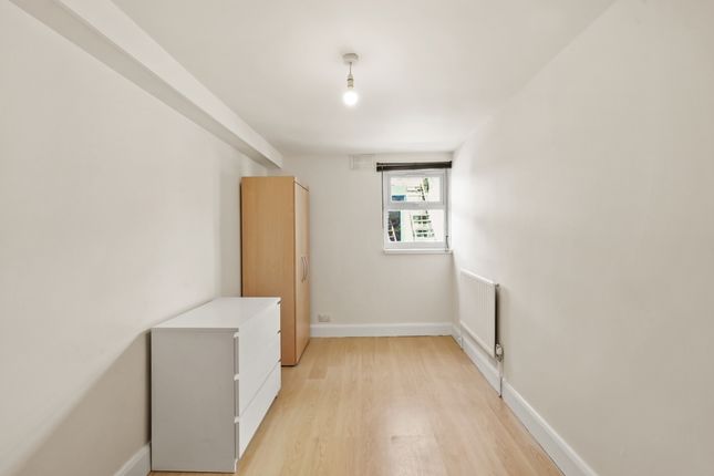 Flat to rent in Stroud Green Road, London