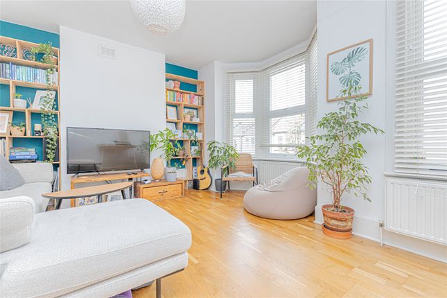 Flat for sale in Leasowes Road, Leyton, London
