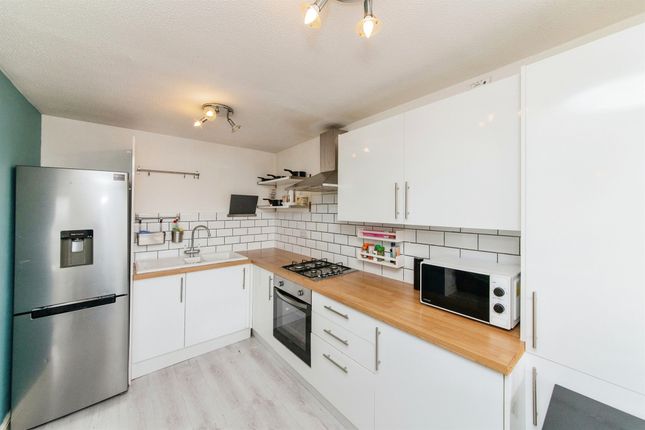 Flat for sale in Caractacus Cottage View, Watford