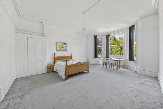 Flat B, 6, Compayne Gardens, London photo 3
