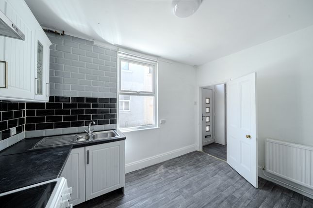 1, Bath Place, Lydney photo 4