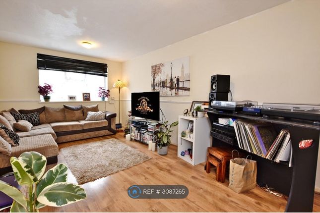1-bed flat on Boundary Way, Watford, £1,150/mo