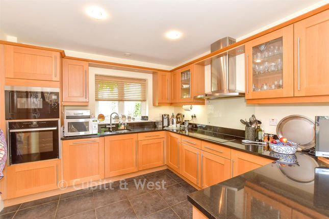 4-bed detached on 125, Redhill Road, Rowland's Castle, £700,000