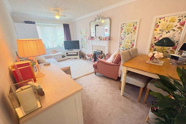 25, Bluebell Drive, Leicester photo 3